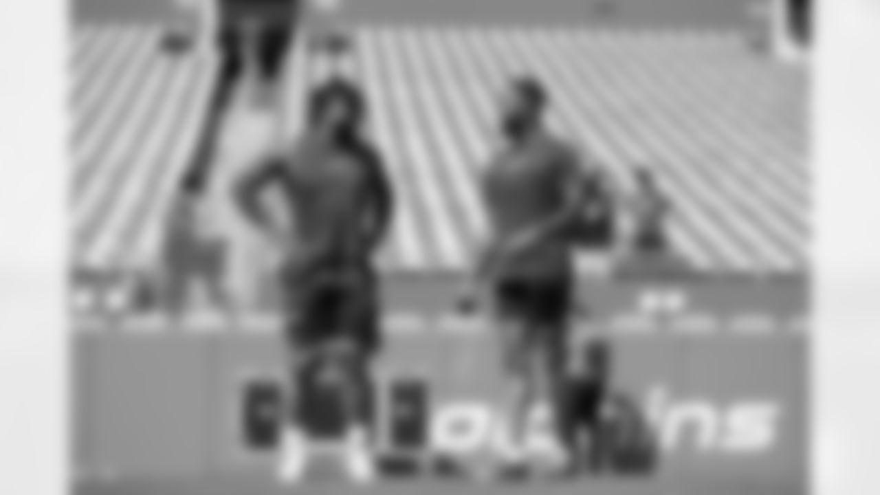 Miami Dolphins vs Buffalo Bills, Regular Season, November 09, 2025 at Hard Rock Stadium.