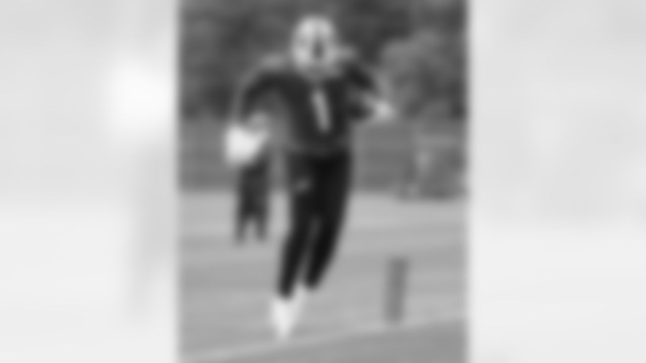 Curtis Samuel (1). Buffalo Bills OTA workouts, May 27, 2025 at the Buffalo Bills Training Center.
