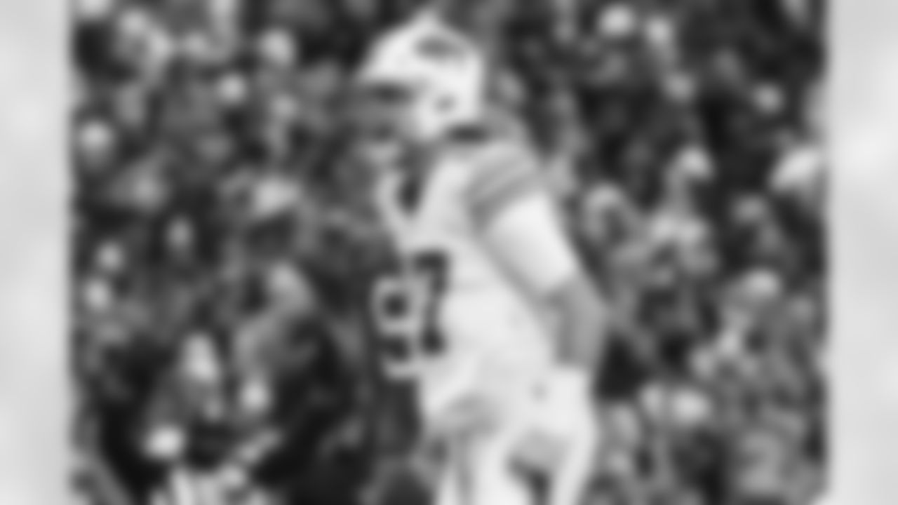 Buffalo Bills vs Tampa Bay Buccaneers, Regular Season, November 16, 2025 at Highmark Stadium.