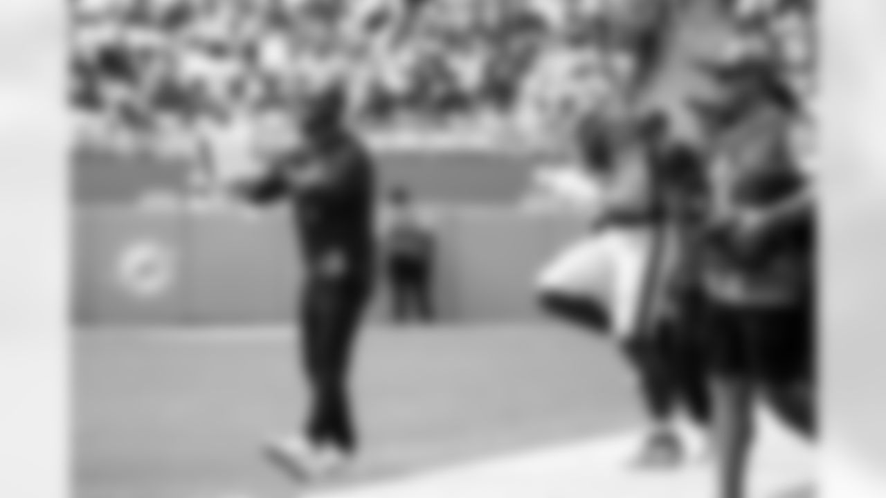 Miami Dolphins vs Buffalo Bills, Regular Season, November 09, 2025 at Hard Rock Stadium.