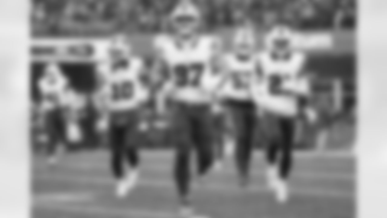 New England Patriots vs Buffalo Bills, Regular Season, December 14, 2025 at Gillette Stadium.