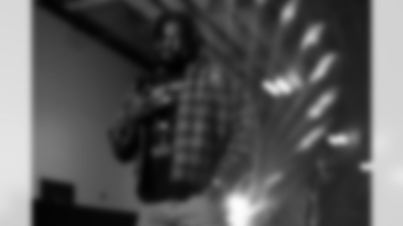 Pittsburgh Steelers vs Buffalo Bills, Regular Season, November 30, 2025 at Acrisure Stadium.