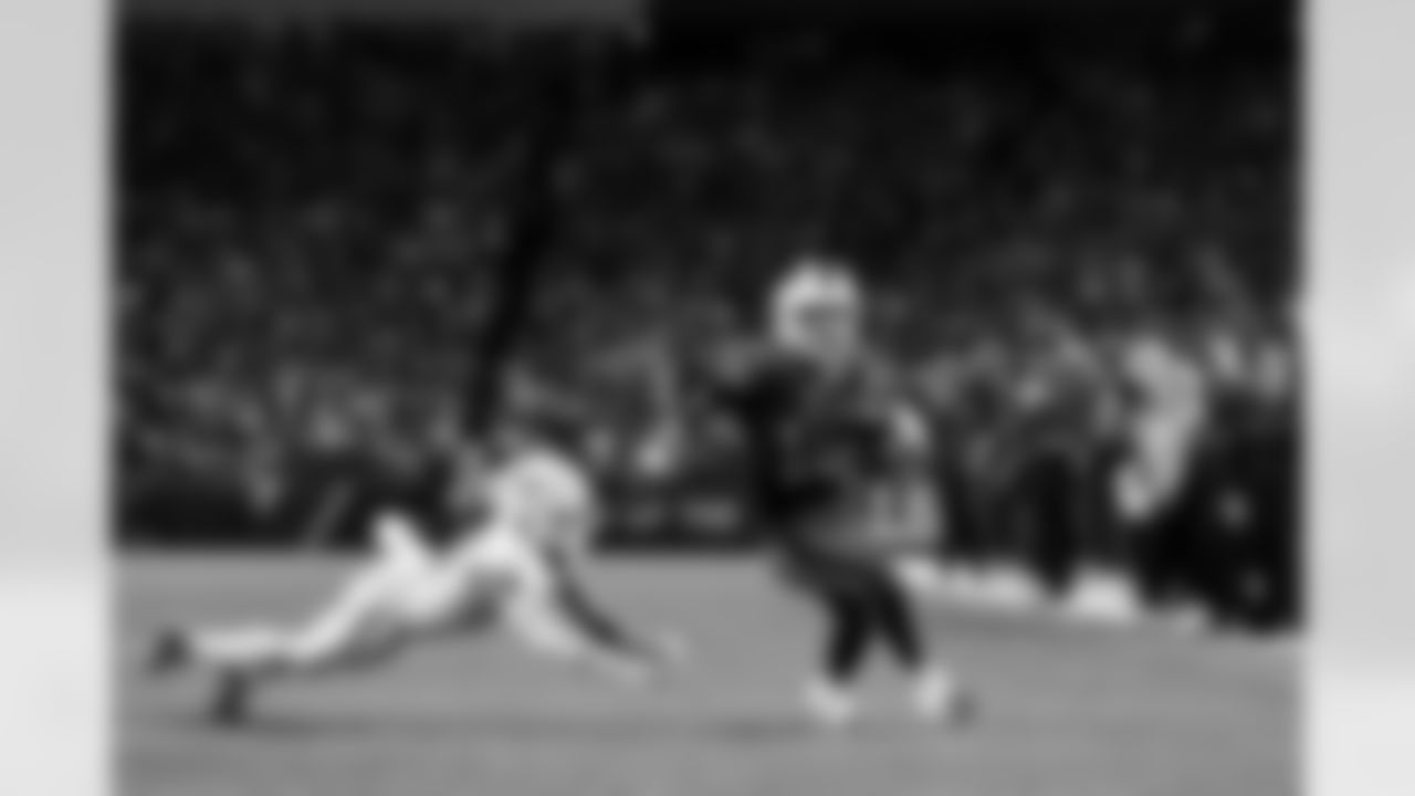 Buffalo Bills vs Miami Dolphins, Regular Season, September 18, 2025 at Highmark Stadium.