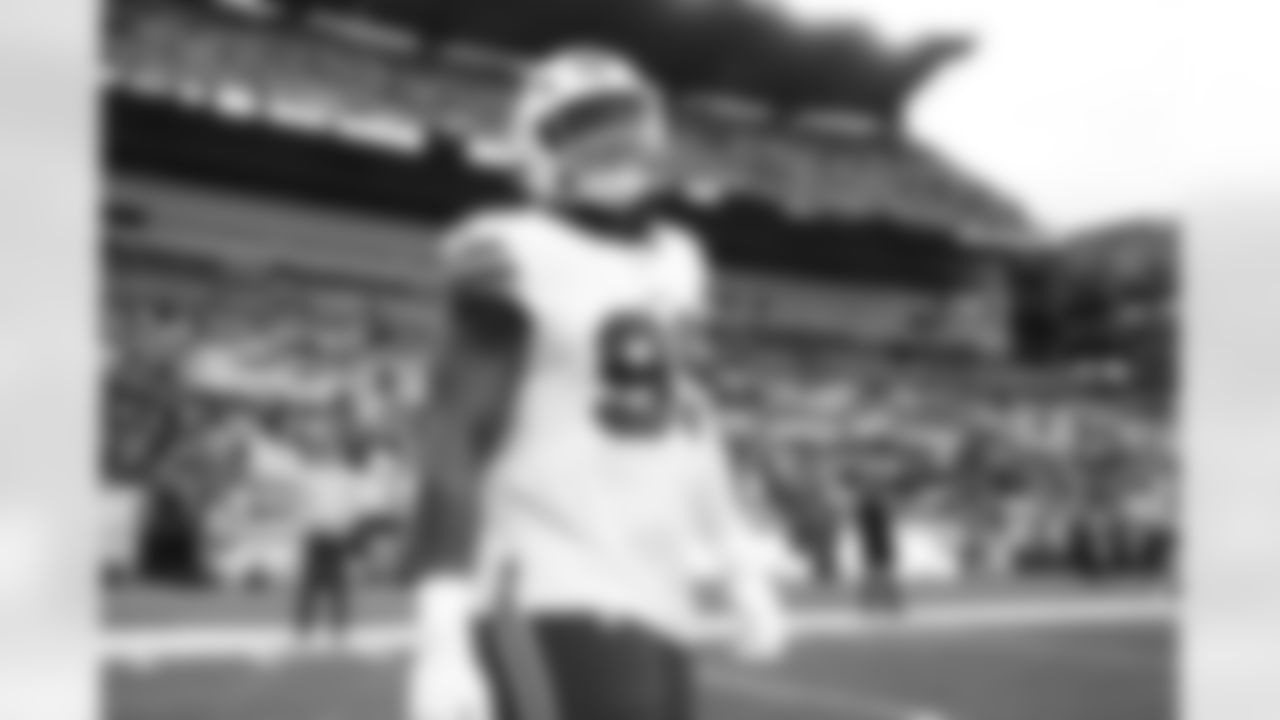 Pittsburgh Steelers vs Buffalo Bills, Regular Season, November 30, 2025 at Acrisure Stadium.