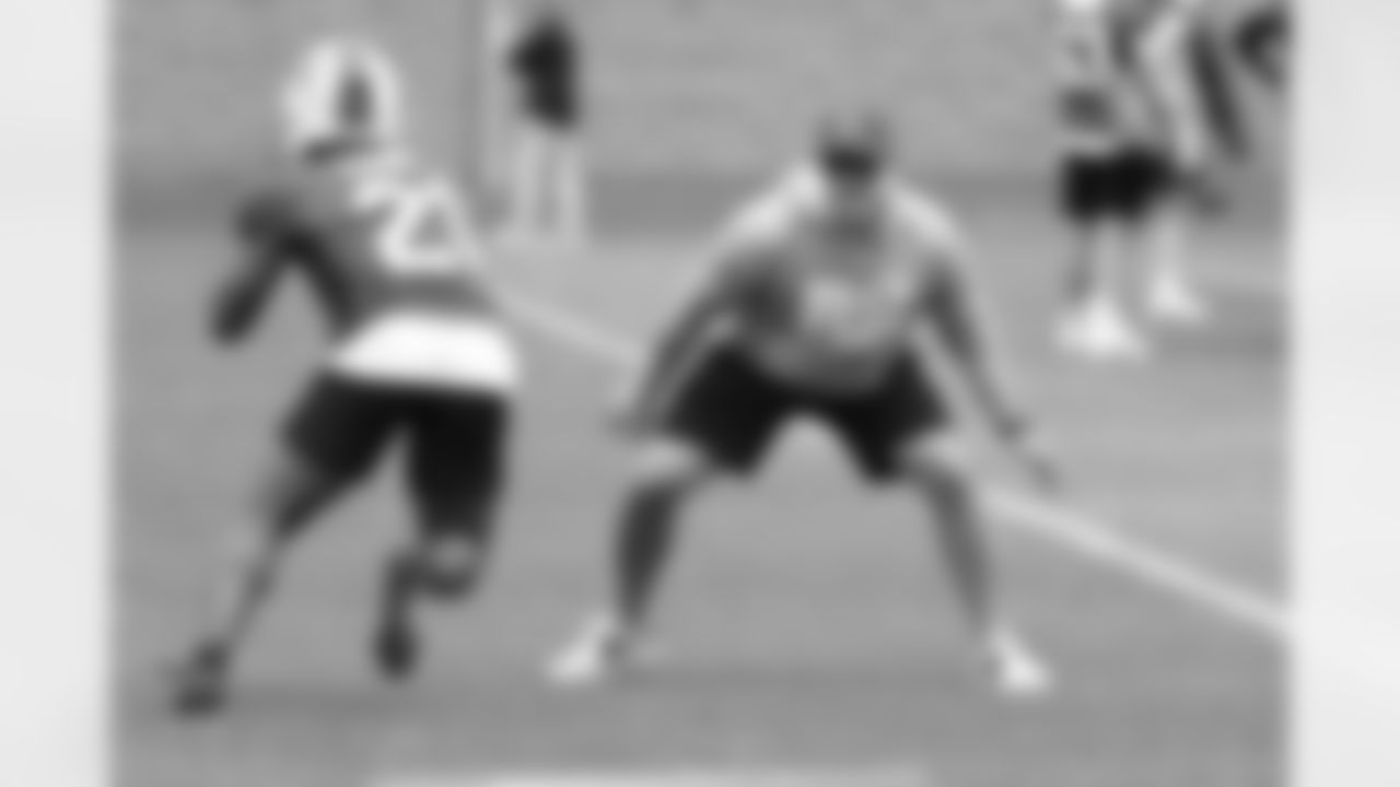 Darrynton Evans (21), Spencer Hawes. Buffalo Bills OTA workouts, May 27, 2025 at the Buffalo Bills Training Center.