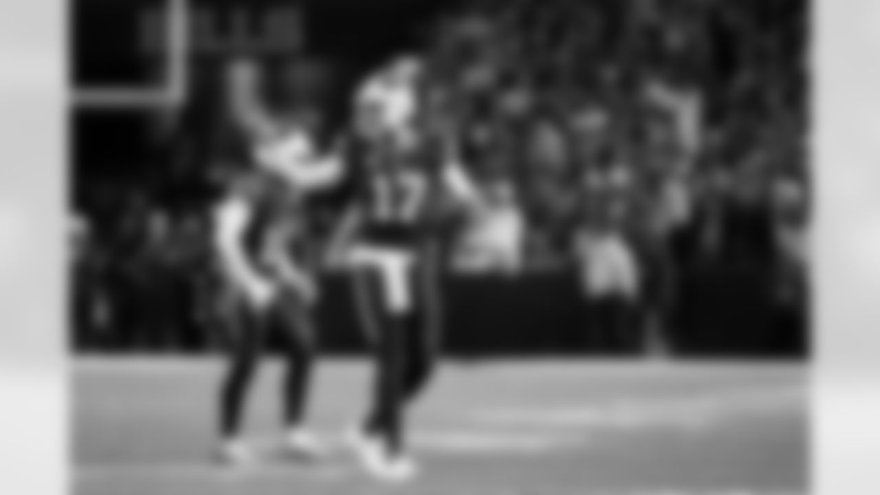 Buffalo Bills vs Miami Dolphins, Regular Season, September 18, 2025 at Highmark Stadium.