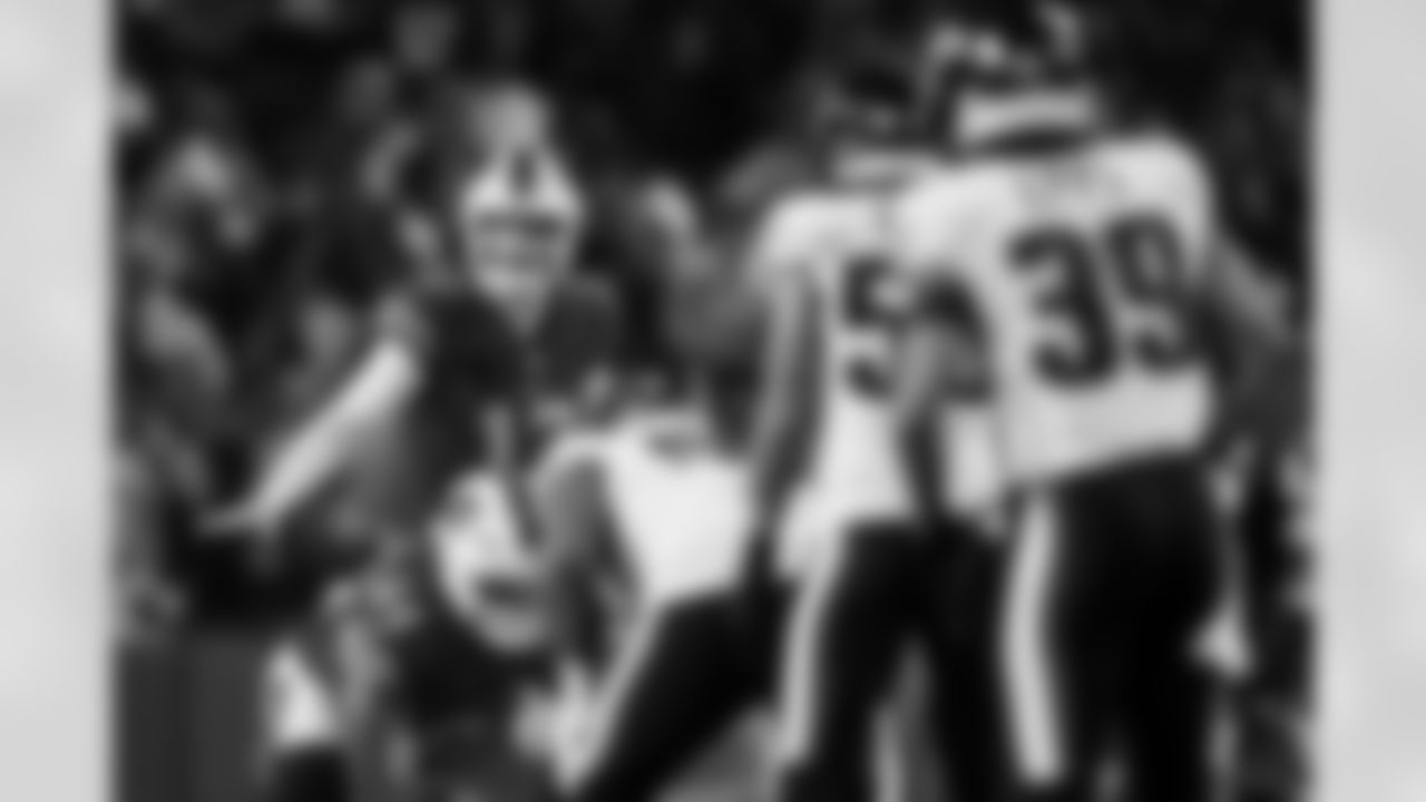 Buffalo Bills vs Philadelphia Eagles, Regular Season, December 28, 2025 at Highmark Stadium.