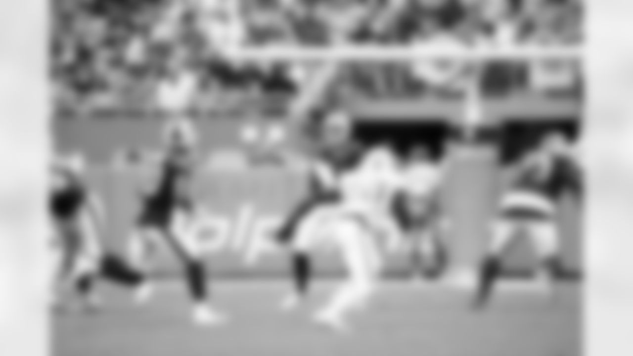 Miami Dolphins vs Buffalo Bills, Regular Season, November 09, 2025 at Hard Rock Stadium.