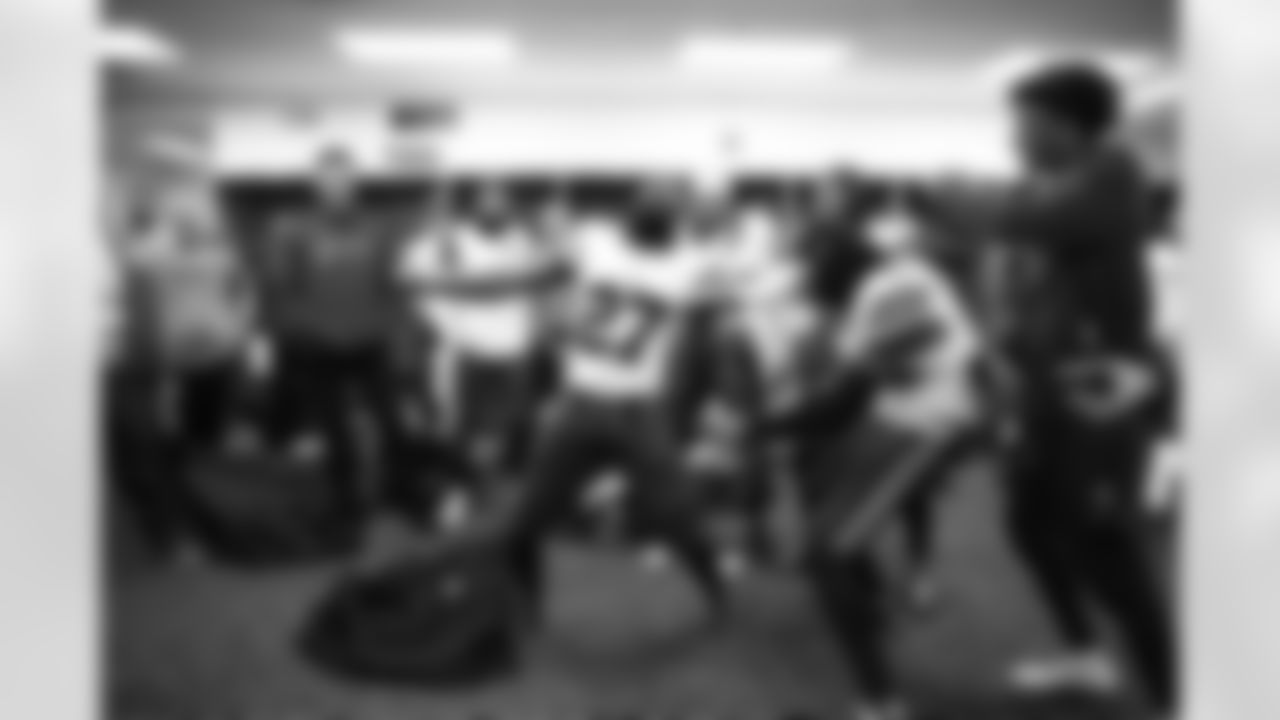 Pittsburgh Steelers vs Buffalo Bills, Regular Season, November 30, 2025 at Acrisure Stadium.