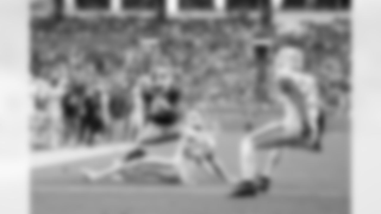 Miami Dolphins vs Buffalo Bills, Regular Season, November 09, 2025 at Hard Rock Stadium.