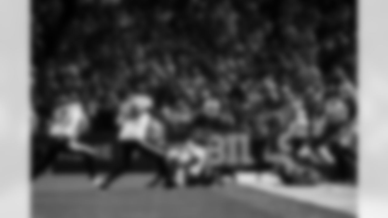 Buffalo Bills vs Philadelphia Eagles, Regular Season, December 28, 2025 at Highmark Stadium.