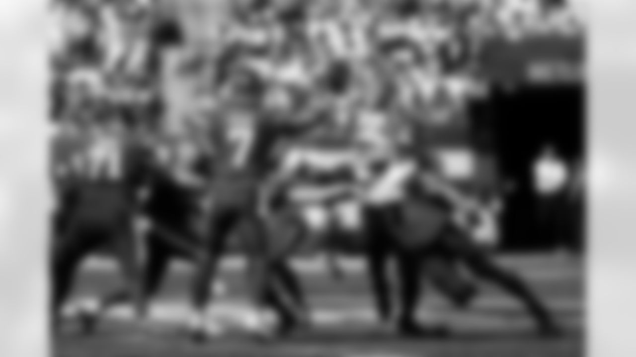 New York Jets vs Buffalo Bills, Regular Season, September 14, 2025 at Metlife Stadium.