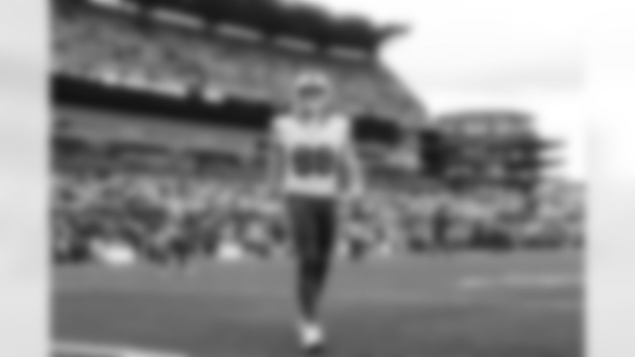 Pittsburgh Steelers vs Buffalo Bills, Regular Season, November 30, 2025 at Acrisure Stadium.