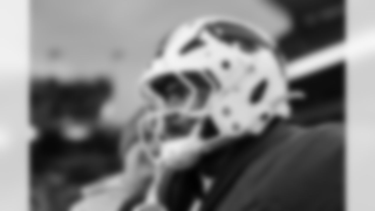 Pittsburgh Steelers vs Buffalo Bills, Regular Season, November 30, 2025 at Acrisure Stadium.