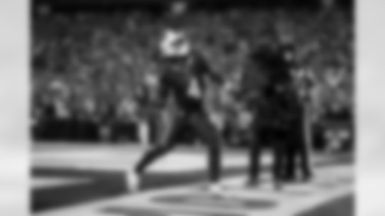 Buffalo Bills vs Miami Dolphins, Regular Season, September 18, 2025 at Highmark Stadium.