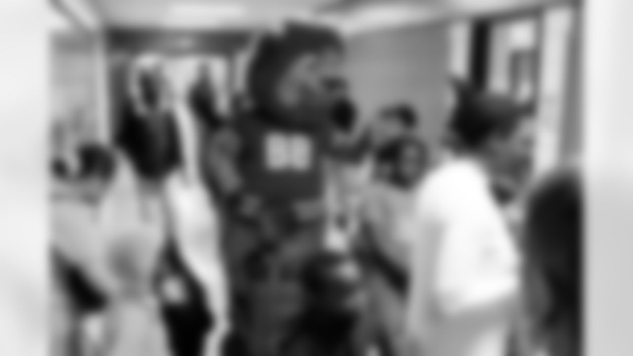 Free Mobile Food Markets, November 01, 2025 at #94 West Hertel Academy.