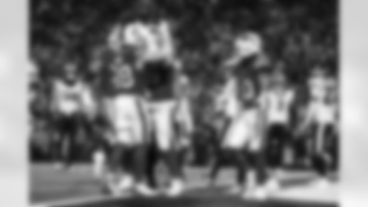 Dawson Knox (88), Dalton Kincaid (86), Khalil Shakir (10). Buffalo Bills vs Philadelphia Eagles, Regular Season, December 28, 2025 at Highmark Stadium.