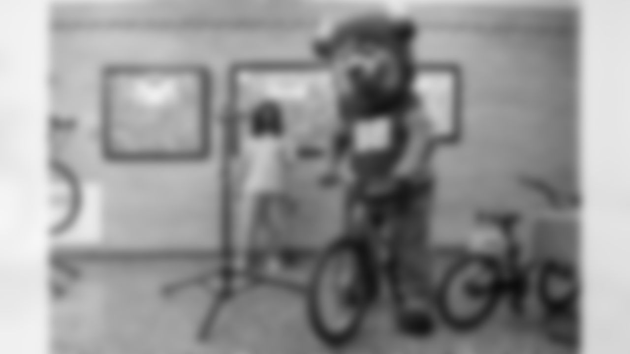 Free Mobile Food Markets, November 01, 2025 at #94 West Hertel Academy.