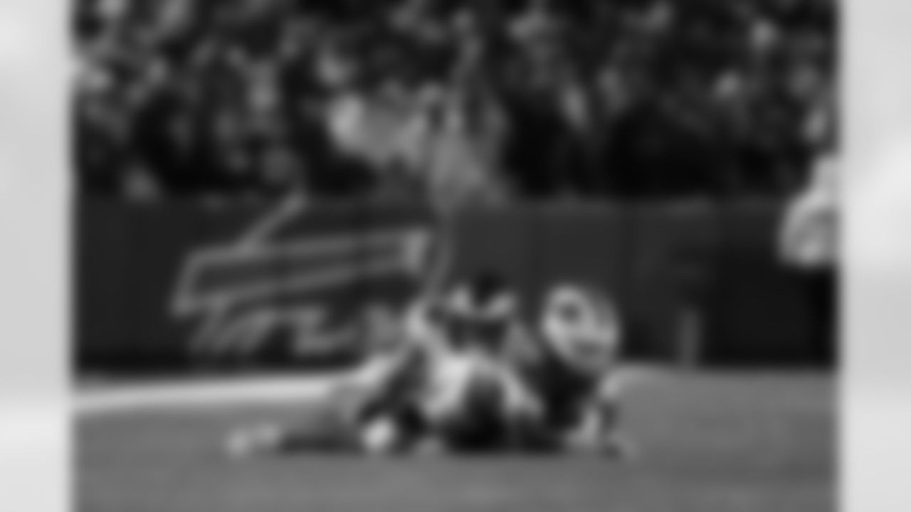 Buffalo Bills vs Philadelphia Eagles, Regular Season, December 28, 2025 at Highmark Stadium.