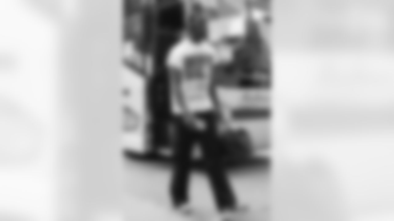 Miami Dolphins vs Buffalo Bills, Regular Season, November 09, 2025 at Hard Rock Stadium.