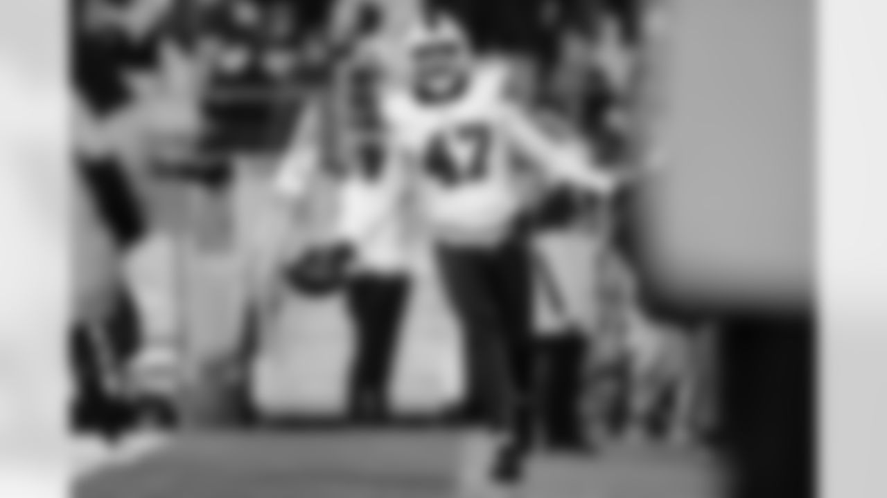 Pittsburgh Steelers vs Buffalo Bills, Regular Season, November 30, 2025 at Acrisure Stadium.