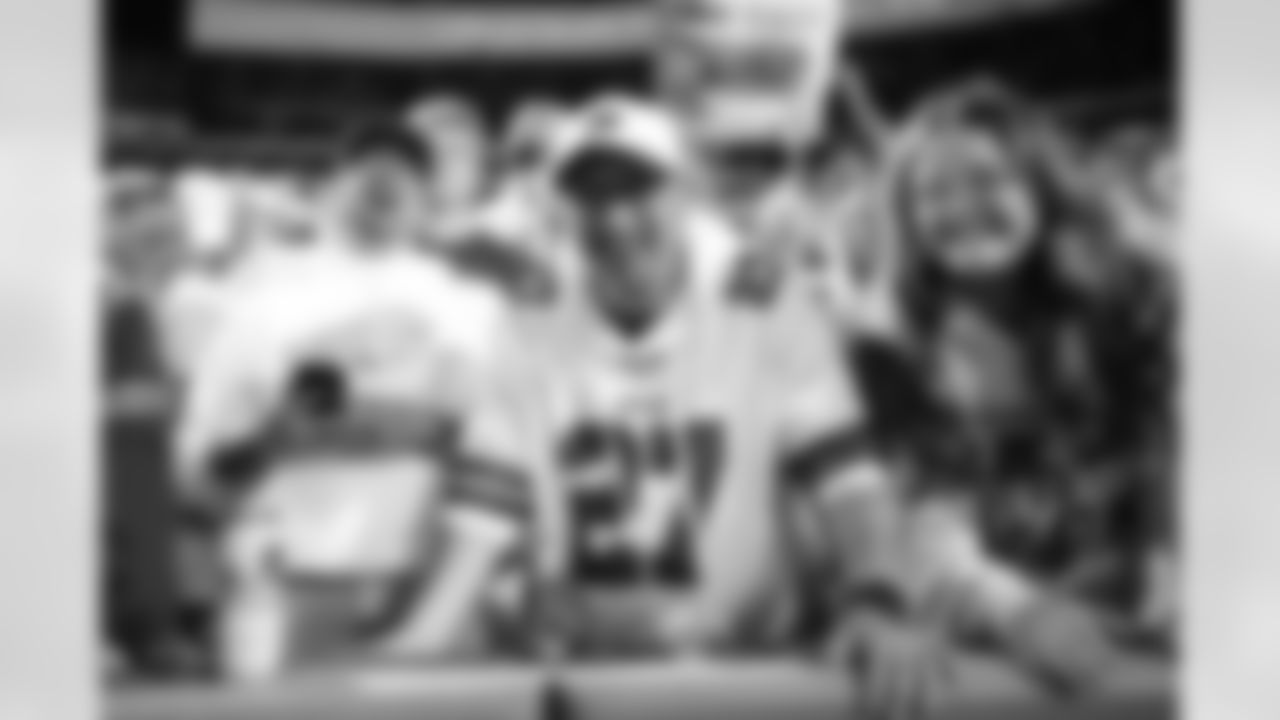 Buffalo Bills vs New England Patriots, Regular Season, October 05, 2025 at Highmark Stadium.