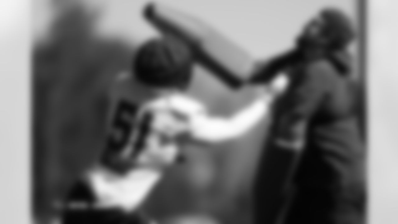 Que Robinson and Brian Niedermeyer during practice at Broncos Park Powered by CommonSpirit in Englewood, Colorado on October 16, 2025. Photo by Gabriel Christus / Denver Broncos