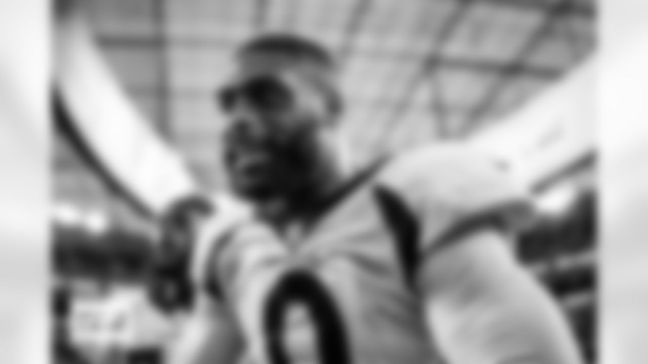 Jonathon Cooper during the Broncos' Week 14 game against the Los Angeles Chargers at SoFi Stadium in Inglewood, California on December 10, 2023. Photo by Ben Swanson / Denver Broncos