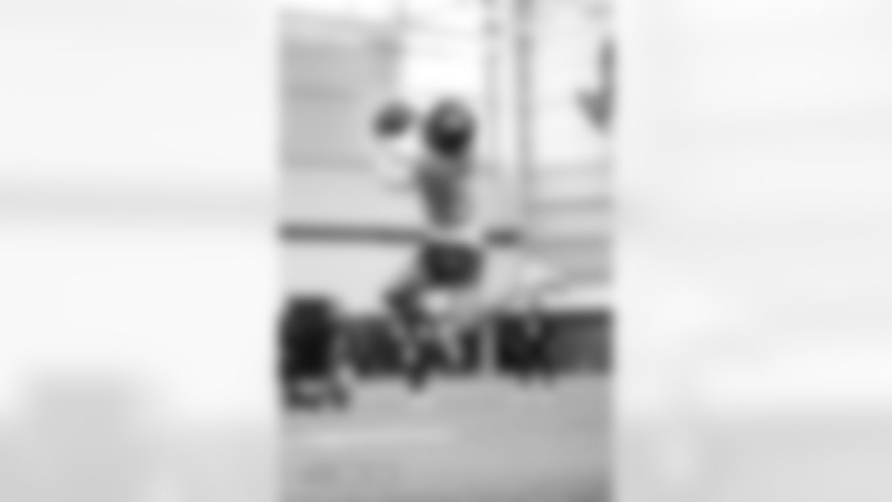 Riley Moss during practice at Broncos Park Powered by CommonSpirit in Englewood, Colorado on October 31, 2025. Photo by Ben Swanson / Denver Broncos