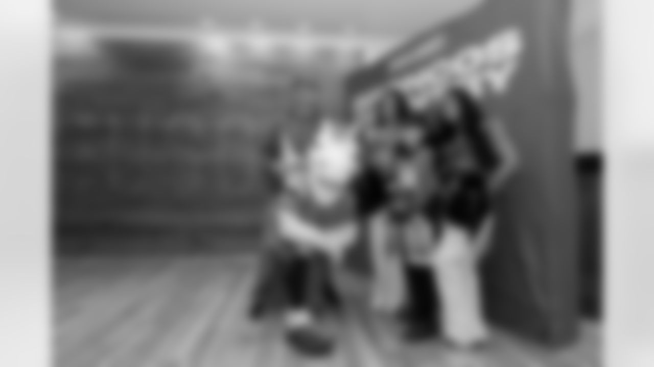 Miles the Mascot, DBC Sam and DBC Ariana during a visit with military families on Saturday, November 29, 2025 at USO Warrior and Family Center in Fort Belvoir, Virginia.
Photo by Gabriel Christus / Denver Broncos