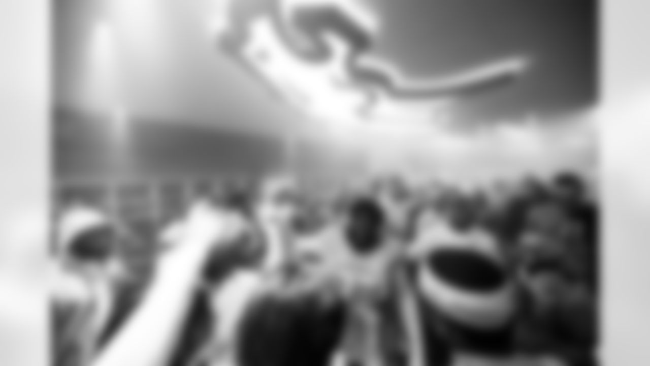 Denver Broncos defensive tackle D.J. Jones (93) breaks down the huddle in the locker room after the Broncos' Week 1 game against the Tennessee Titans at Empower Field at Mile High in Denver, Colorado on September 7, 2025. Photo by Gabriel Christus / Denver Broncos