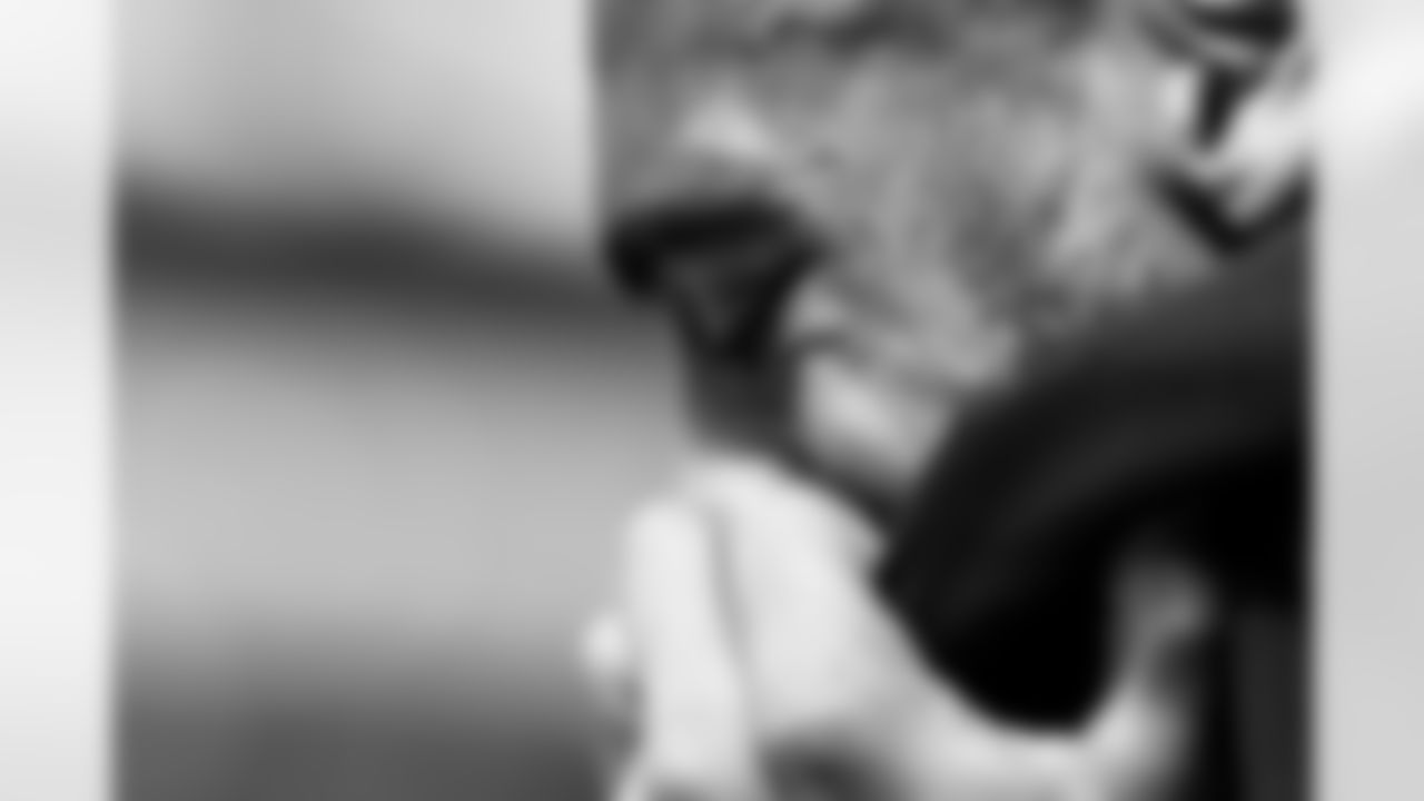 Jonathon Cooper warms up before the Broncos' Week 3 game against the Los Angeles Chargers at SoFi Stadium in Inglewood, California on September 21, 2025. Photo by Gabriel Christus / Denver Broncos