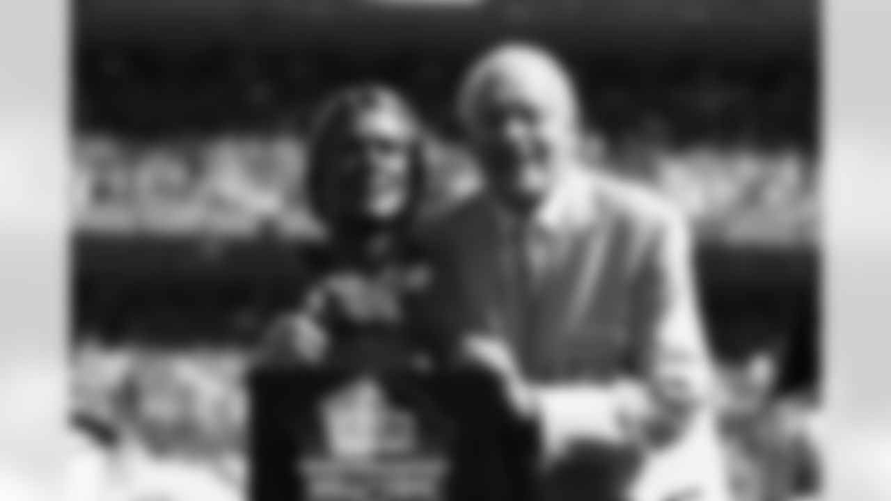 Randy Gradishar is honored before the Broncos' Week 5 game against the Las Vegas Raiders at Empower Field at Mile High in Denver, Colorado on October 6, 2024. Photo by Gabriel Christus / Denver Broncos