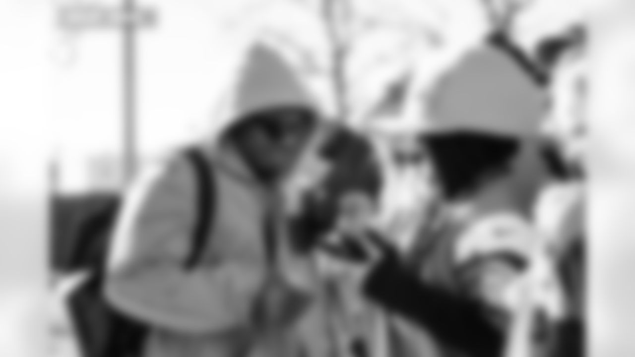 RJ Harvey signs autographs for fans during team arrivals before the Broncos' Divisional Round playoff game against the Buffalo Bills at Empower Field at Mile High in Denver, Colorado on January 17, 2026. Photo by Ben Swanson / Denver Broncos