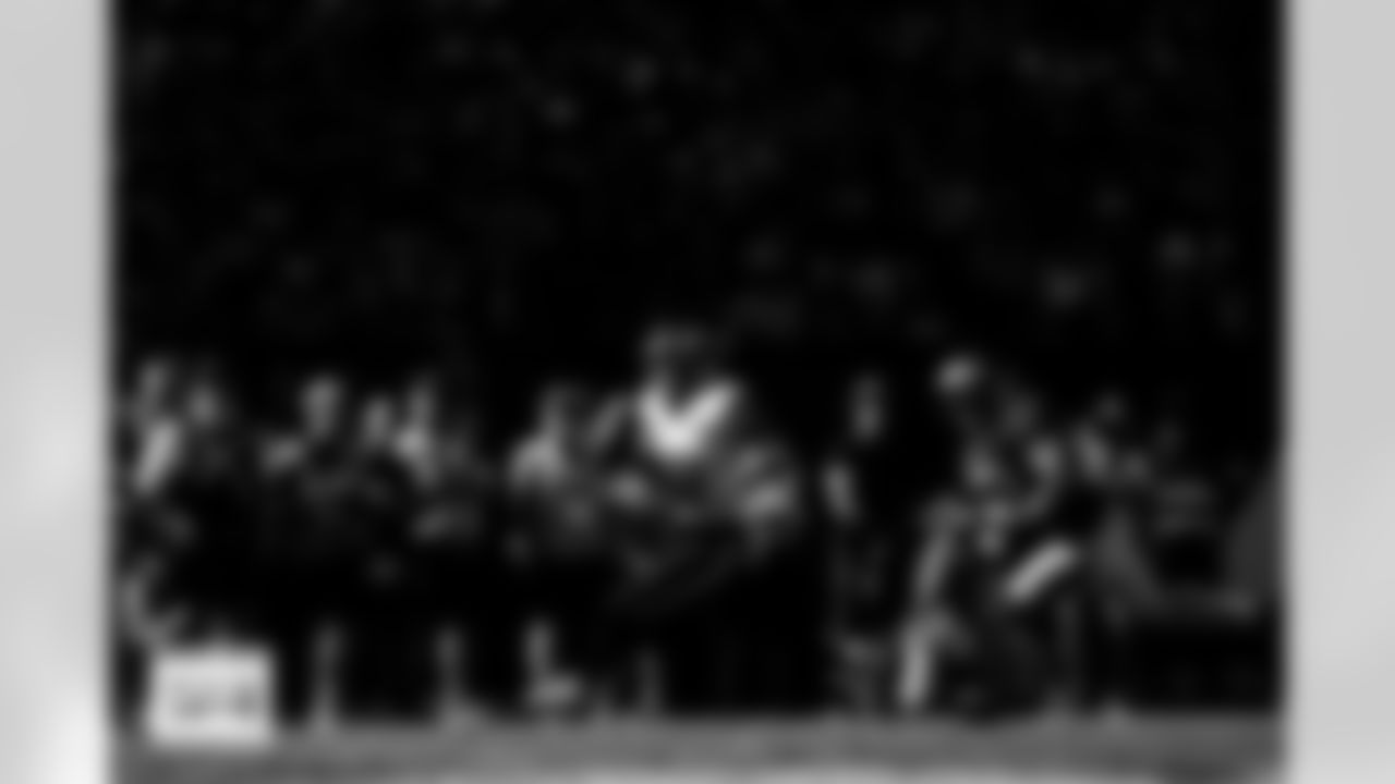 Denver Broncos quarterback Bo Nix (10) scrambles during the Broncos' Week 5 game against the Philadelphia Eagles at Lincoln Financial Field in Philadelphia, Pennsylvania on October 5, 2025. Photo by Gabriel Christus / Denver Broncos