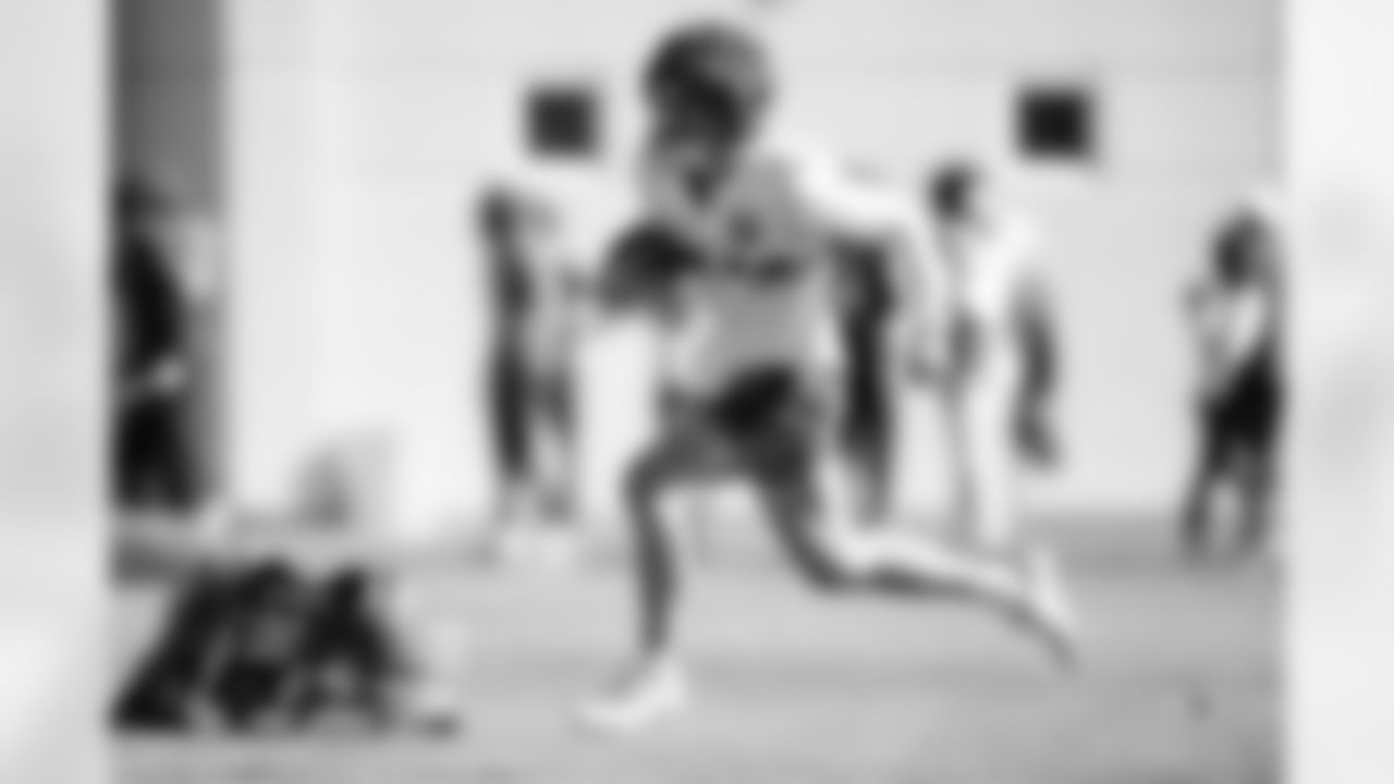 Riley Moss during practice at Broncos Park Powered by CommonSpirit in Englewood, Colorado on November 13, 2025. Photo by Ben Swanson / Denver Broncos