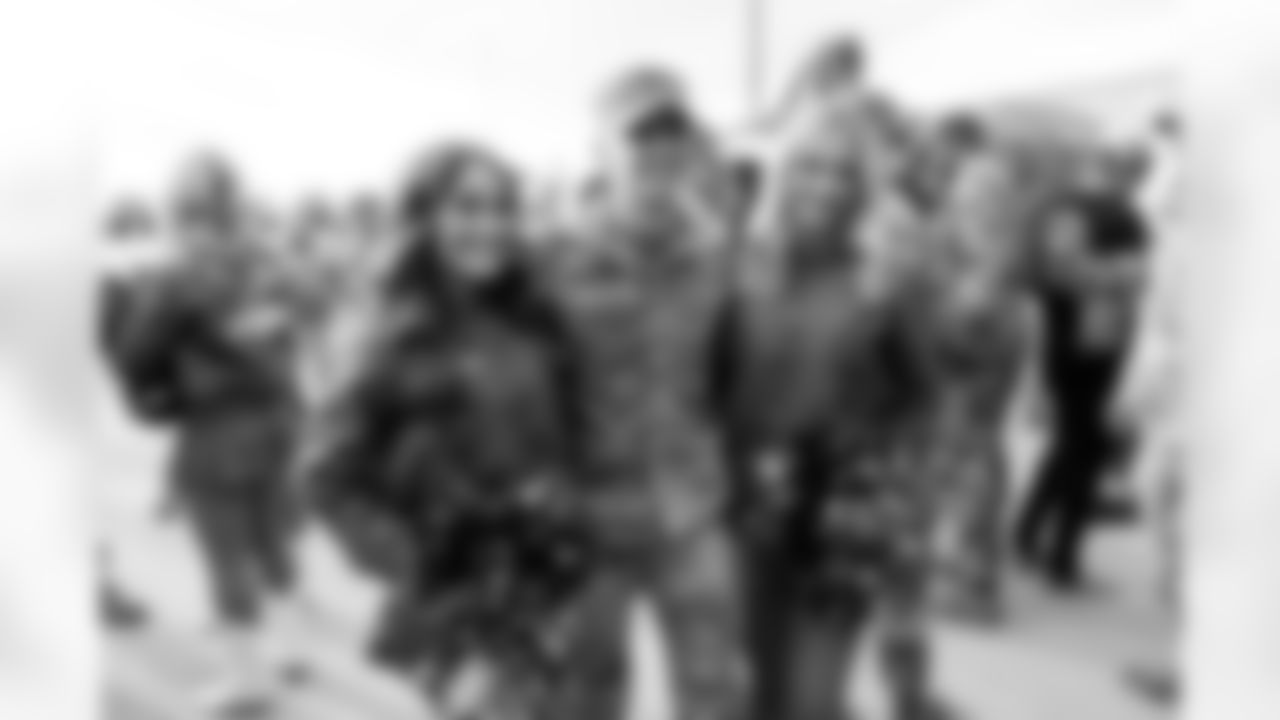 Denver Broncos Cheerleaders and Broncos alumni visit the United States Army post at Fort Carson during the Salute to Service Caravan on December 16, 2025. Photo by Ben Swanson / Denver Broncos