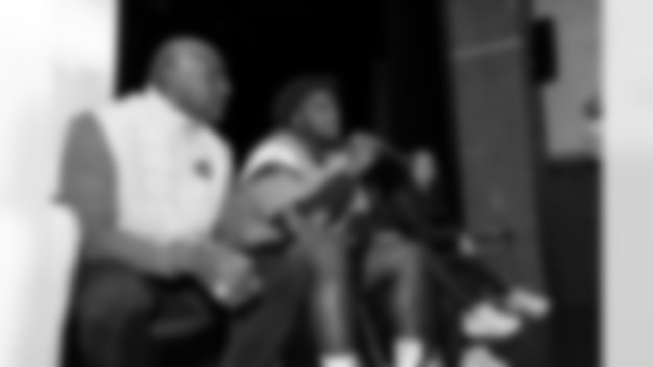 Denver Broncos alumni, cheer and players participated in ENT Adventures in Realiity on Tuesday, December 9, 2025 at Manual High School in Denver, Colorado.
Photo by Gabriel Christus / Denver Broncos