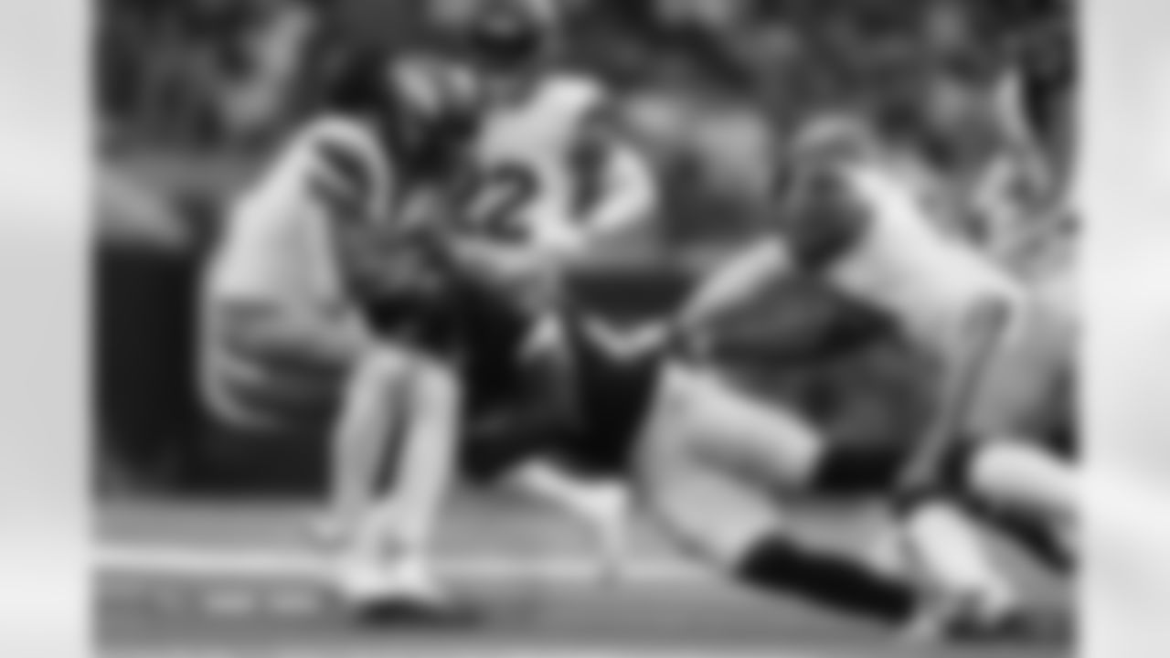 Talanoa Hufanga (9) during the Broncos' Week 9 game against the Houston Texans at NRG Stadium in Houston, Texas on November 2, 2025. Photo by Gabriel Christus / Denver Broncos