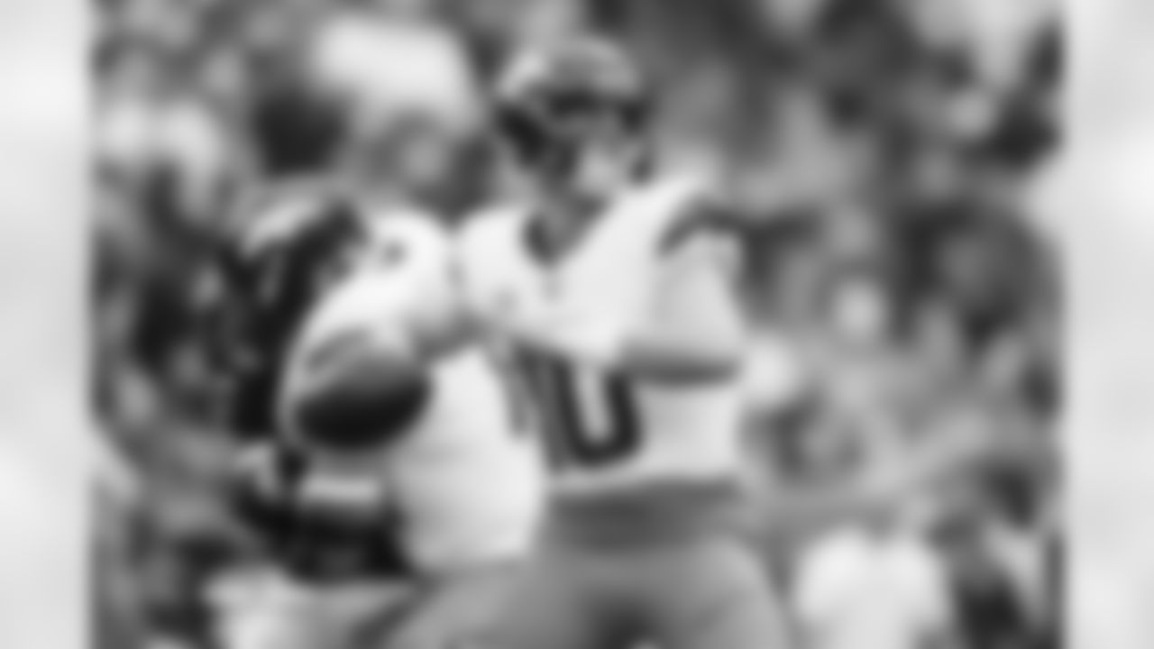 Bo Nix (10) during the Broncos' Week 9 game against the Houston Texans at NRG Stadium in Houston, Texas on November 2, 2025. Photo by Gabriel Christus / Denver Broncos