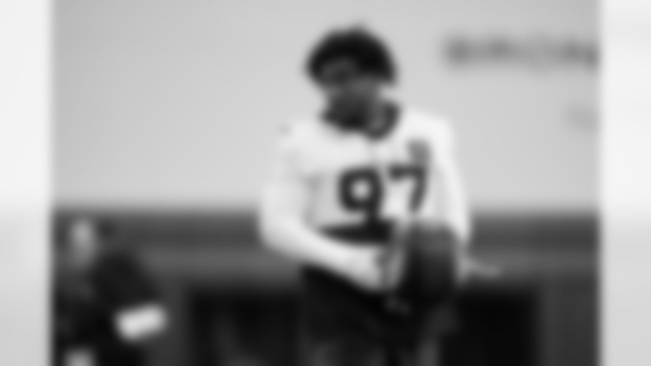 Malcolm Roach during practice at Broncos Park Powered by CommonSpirit in Englewood, Colorado on January 9, 2026. Photo by Ben Swanson / Denver Broncos