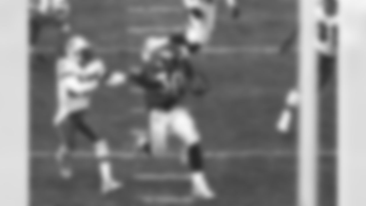 Highest Rushing Average, Game (min. 10 carries)
9.5 yards per carry – Terrell Davis vs. Miami on Jan. 9, 1999 (21 rushes for 199 yards)