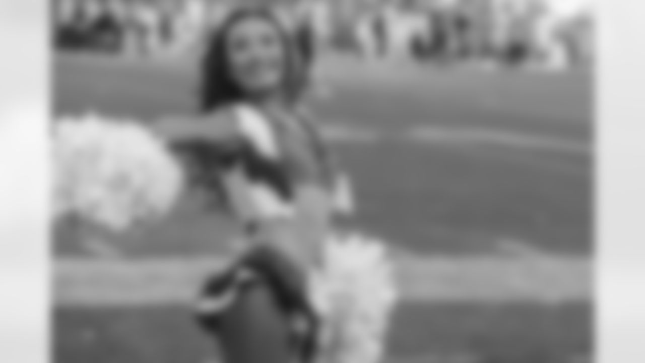 Denver Broncos Cheerleaders during the Broncos' Week 18 game against the Los Angeles Chargers at Empower Field at Mile High in Denver, Colorado on January 4, 2026. Photo by Paul Cloud / Denver Broncos