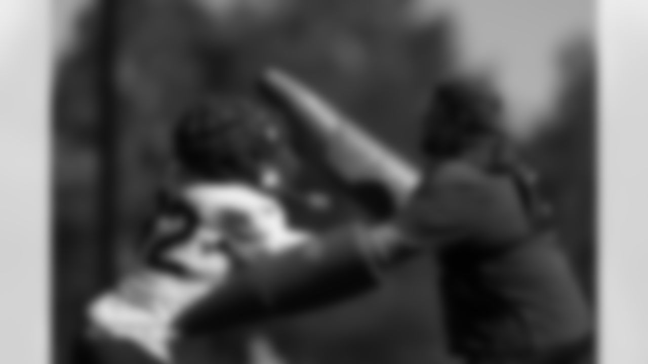 Dondrea Tillman and Brian Niedermeyer during practice at Broncos Park Powered by CommonSpirit in Englewood, Colorado on October 16, 2025. Photo by Gabriel Christus / Denver Broncos