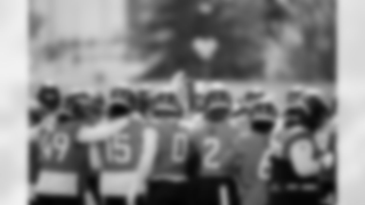 Defensive players huddle together during practice at Broncos Park Powered by CommonSpirit in Englewood, Colorado on September 12, 2024. Photo by Ben Swanson / Denver Broncos