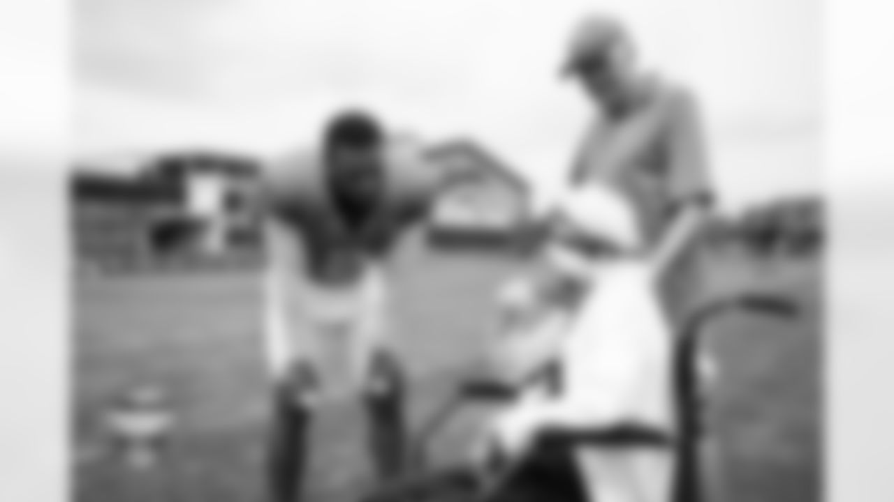 108-year-old fan Bettye Garrett meets Pat Surtain II during a training camp practice at Broncos Park Powered by CommonSpirit on July 29, 2025 in Englewood, Colorado. Photo by Ben Swanson / Denver Broncos