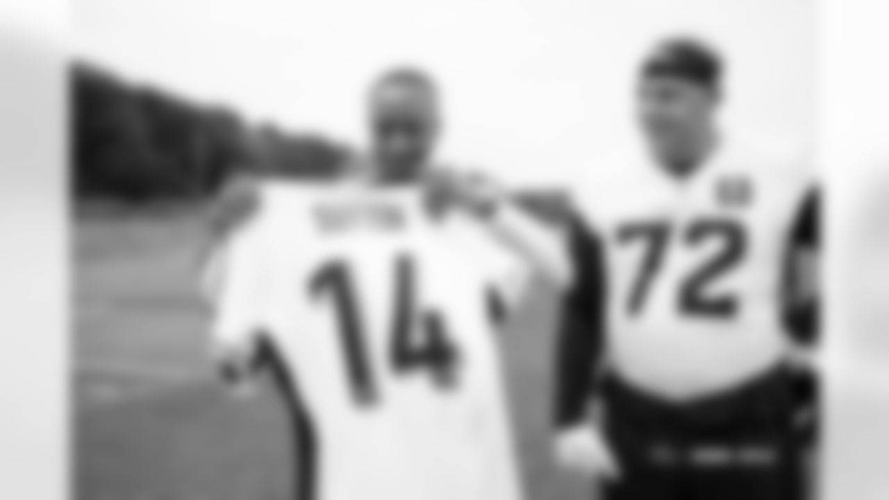 Courtland Sutton receives a custom jersey from Newcastle and England national team defender Dan Burn at practice in Ware, England on October 10, 2025. Photo by Ben Swanson / Denver Broncos