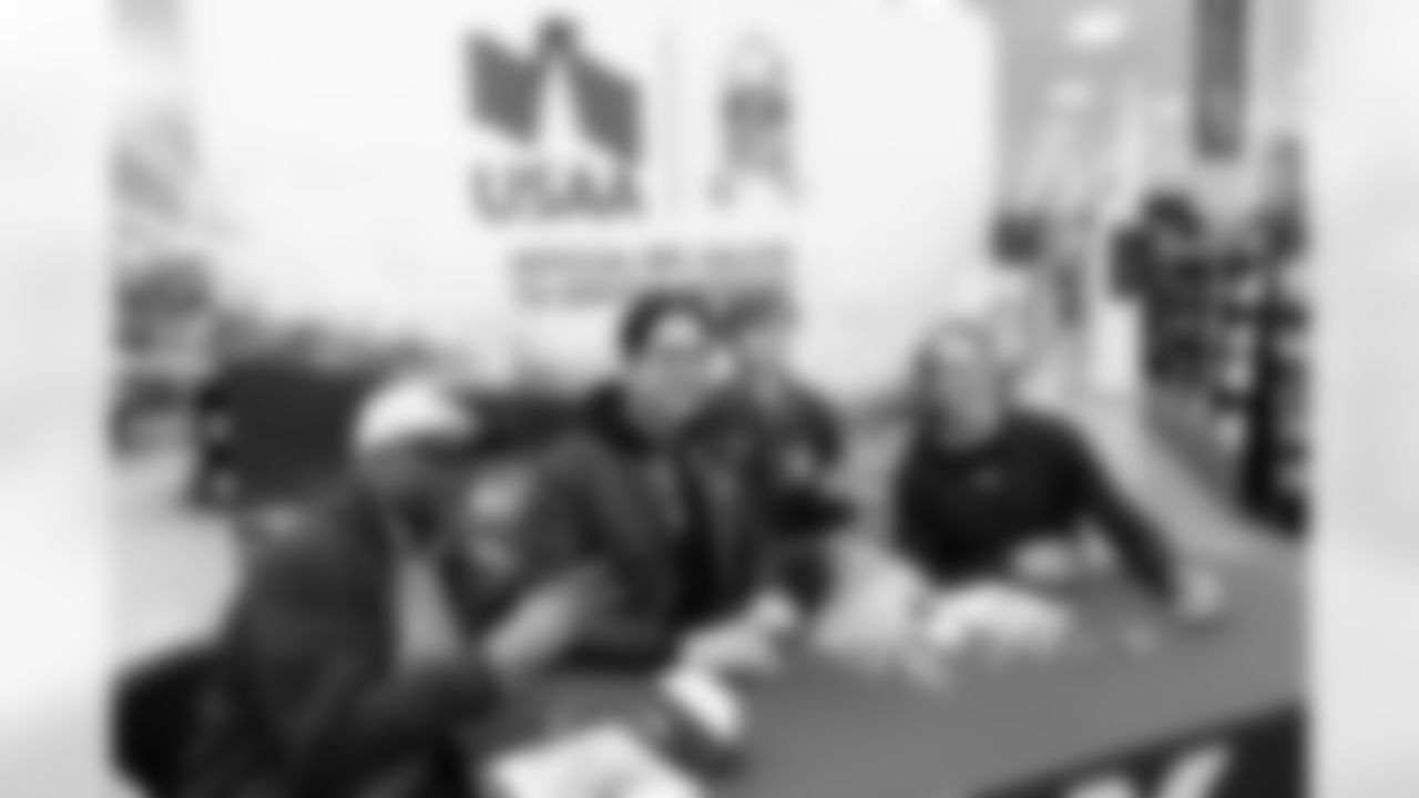 Denver Broncos Cheerleaders and Broncos alumni visit the United States Army post at Fort Carson during the Salute to Service Caravan on December 16, 2025. Photo by Ben Swanson / Denver Broncos