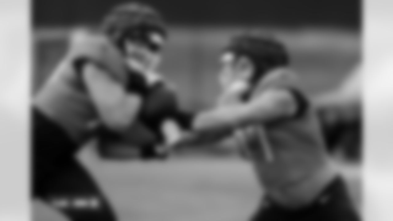 Quinn Meinerz during practice at Broncos Park Powered by CommonSpirit in Englewood, Colorado on January 1, 2026. Photo by Ben Swanson / Denver Broncos