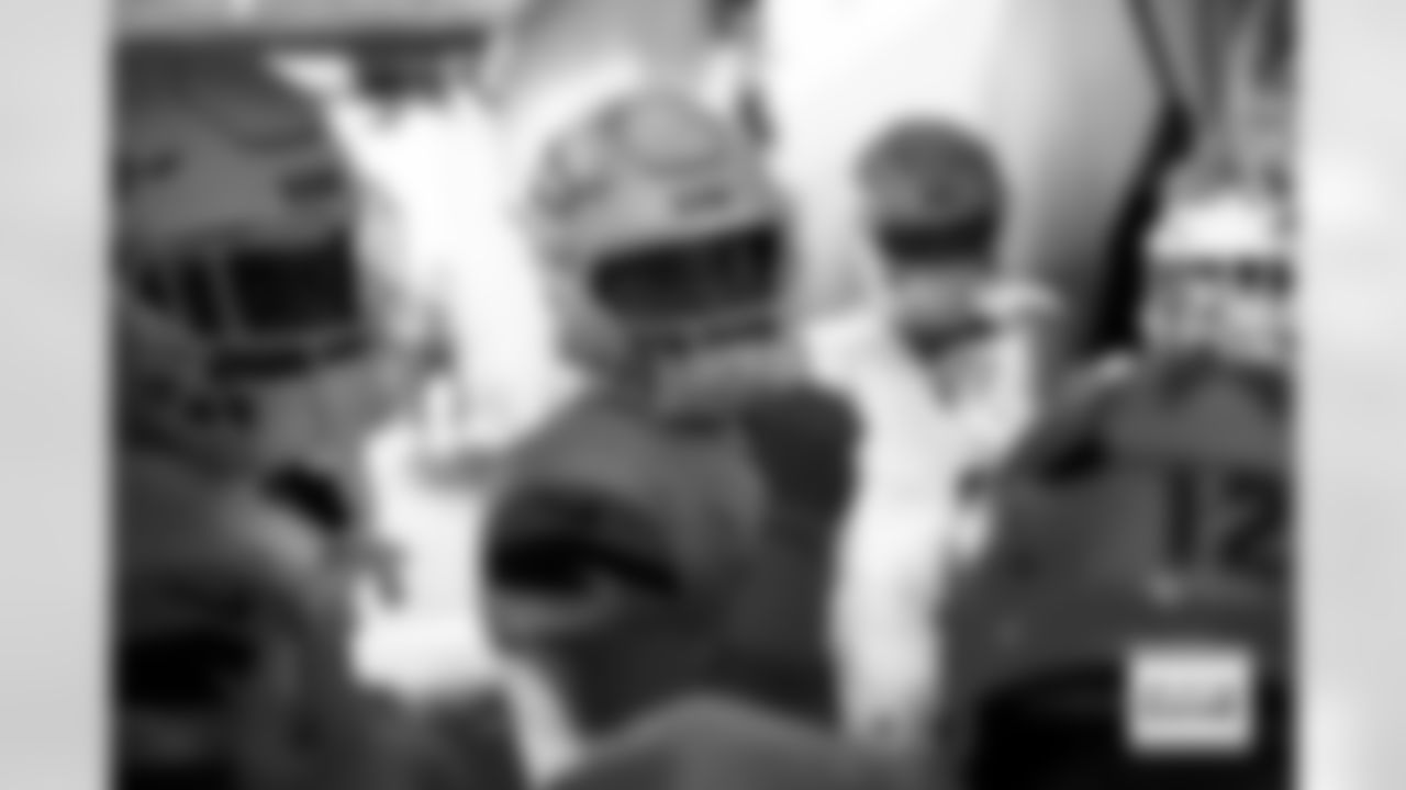 Denver Broncos quarterback Bo Nix (10) gives a speech in the tunnel before the Broncos' Week 17 game against the Kansas City Chiefs at GEHA Field at Arrowhead Stadium in Kansas City, Missouri on December 25, 2025. Photo by Ben Swanson / Denver Broncos